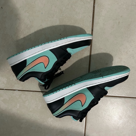 Nike Air Jordan lows - Picture 2 of 4